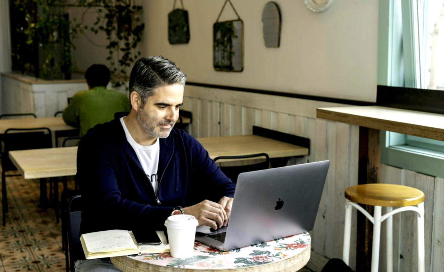 Analisis mendalam pasar keuangan dan strategi trading profesional