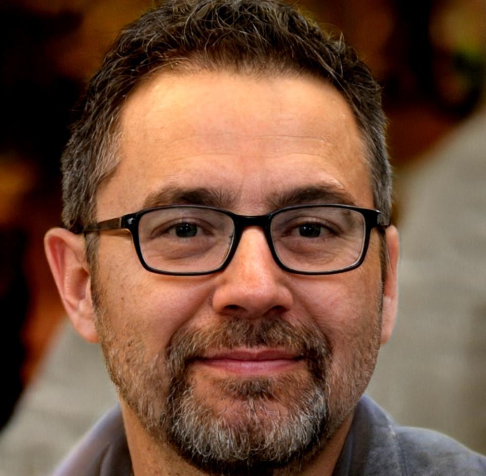 Arif Wijaya - Senior Options Trader dengan pengalaman 8 tahun